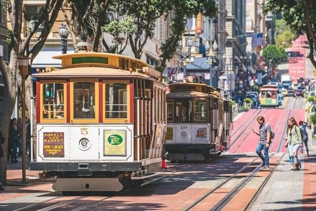 En klassisk spårvagn i San Francisco
