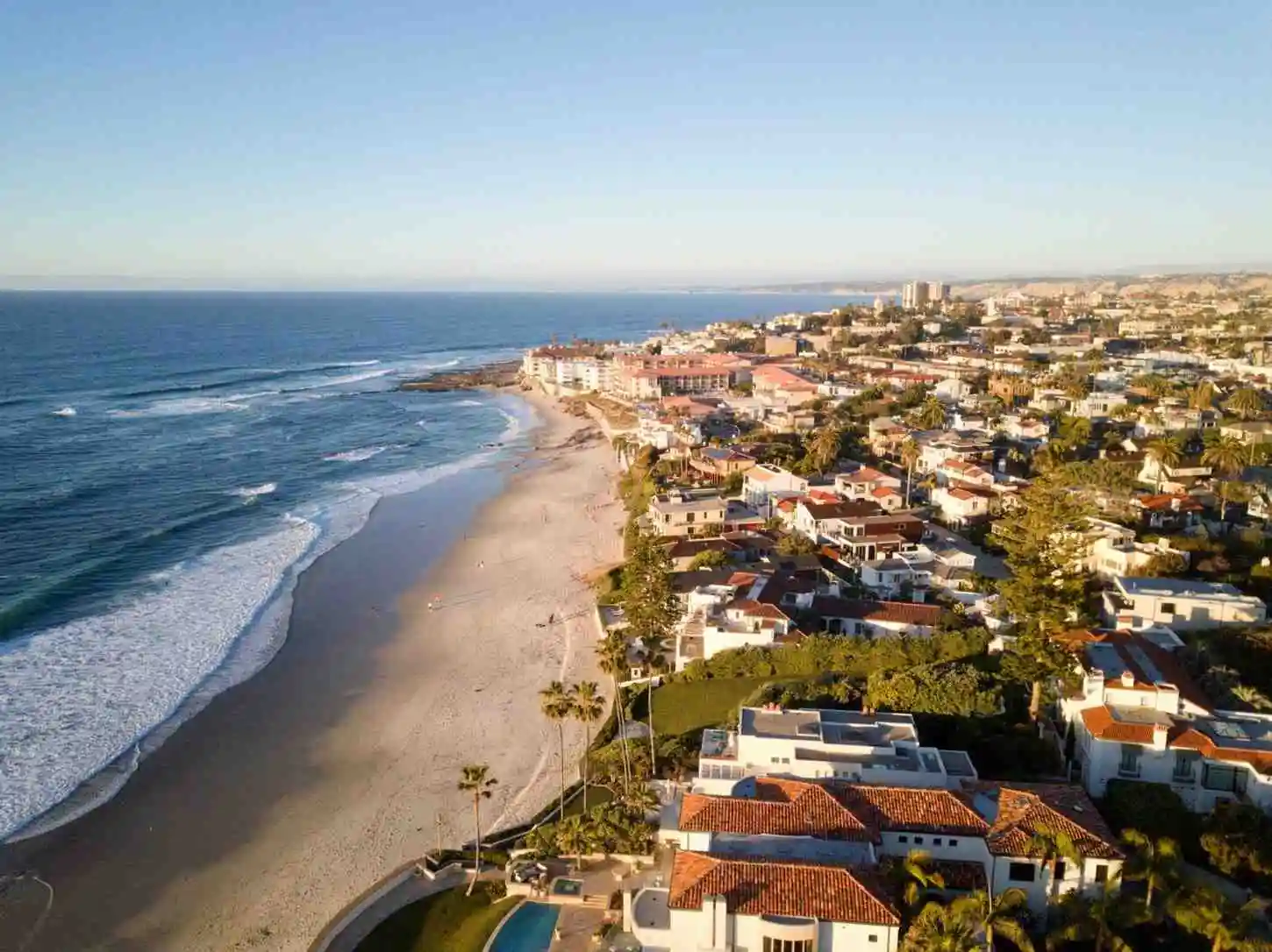 Vy över en av stränderna i La Jolla utanför San Diego