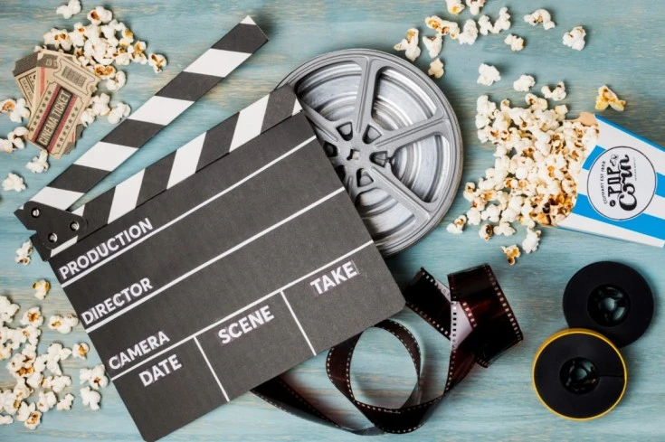 Bild som visar clipboard som används vid filminspelning. Läs om de mest efterlängtade filmerna 2025